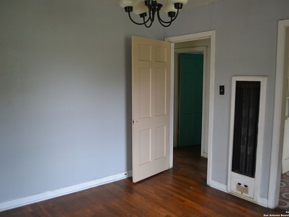 3rd image of 2702 W Craig Place