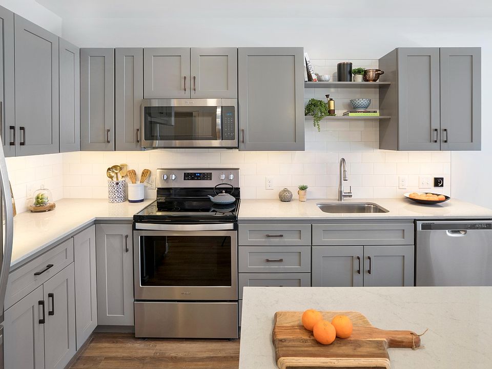 1st image of 275 2nd Ave #3033