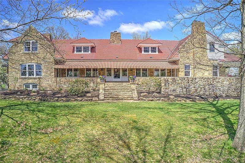 1st image of 2689 Oak Hill Dr