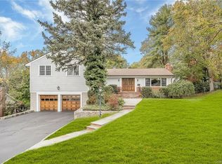 25 Mohegan Ln, Rye Brook, NY 10573