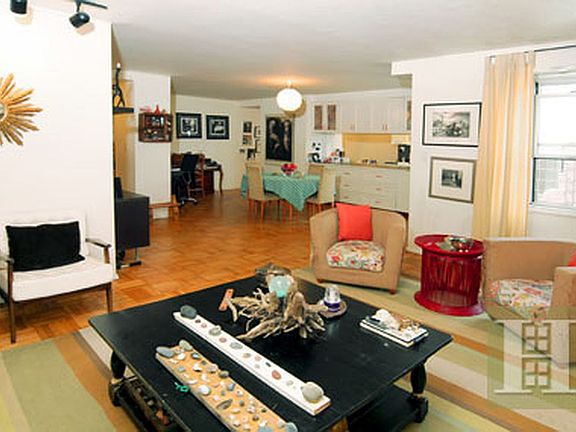 5th image of 568 Grand St Unit J702703