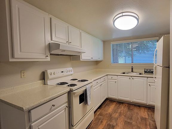 3rd image of 4900 Stamas Ln #490404
