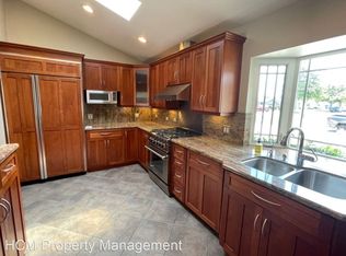 388 Bucknell Rd, Costa Mesa, CA 92626