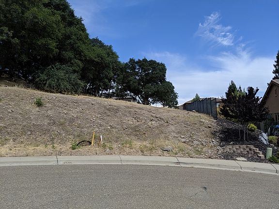 2nd image of 880 Dana Ct