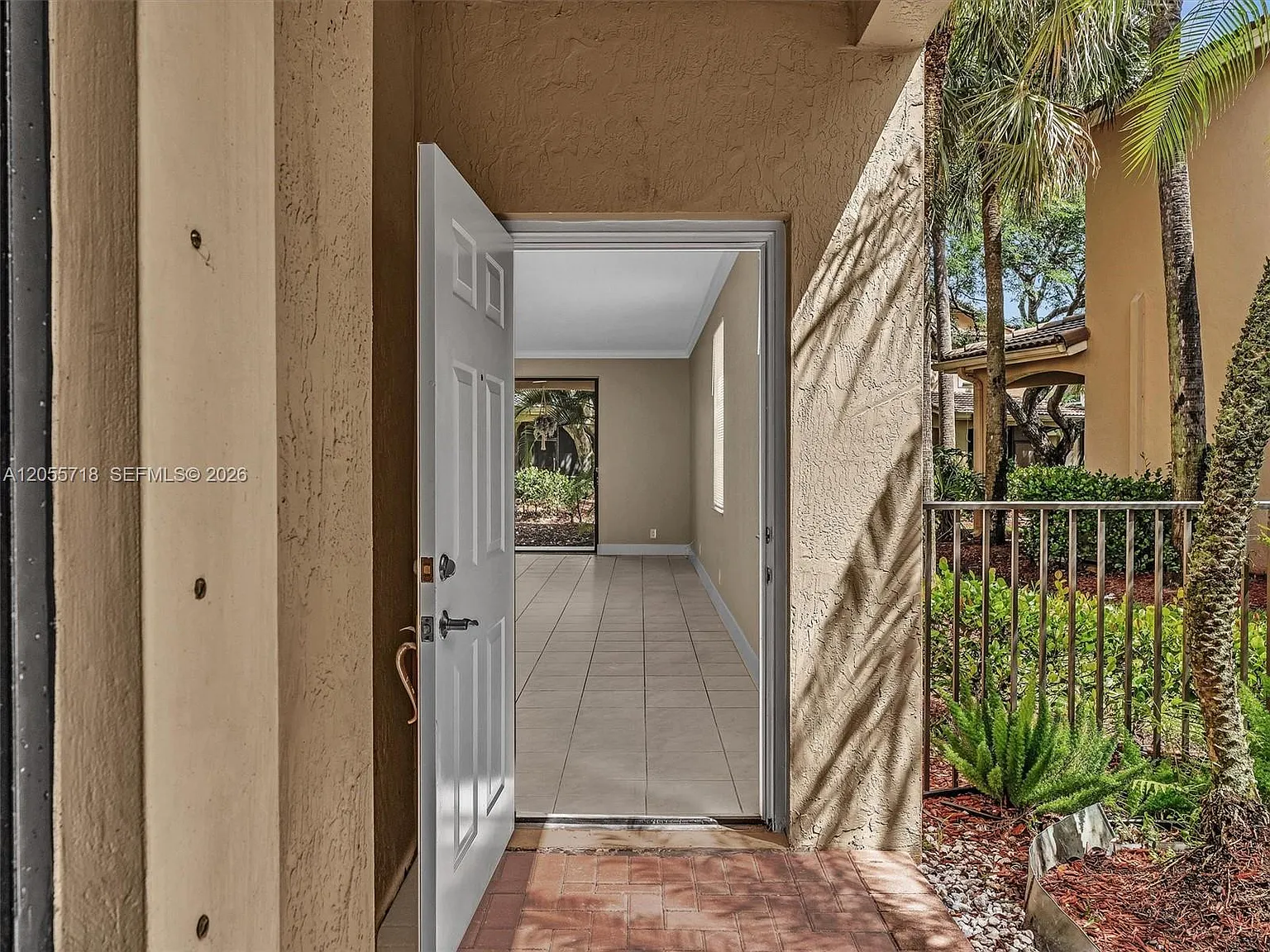 Courtyard At The Grove — Photo 4