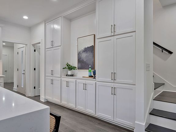 5th image of 211 Queen Ave #A