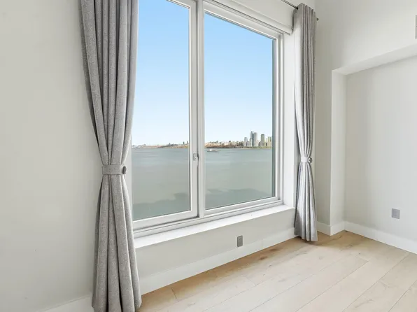 1000 Avenue At Port Imperial image 20 of 38