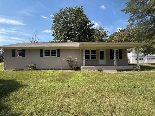 1299 N Franklin Rd, Mount Airy, NC 27030