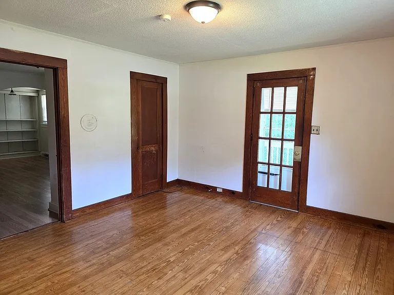 2560 S Main St — Photo 4