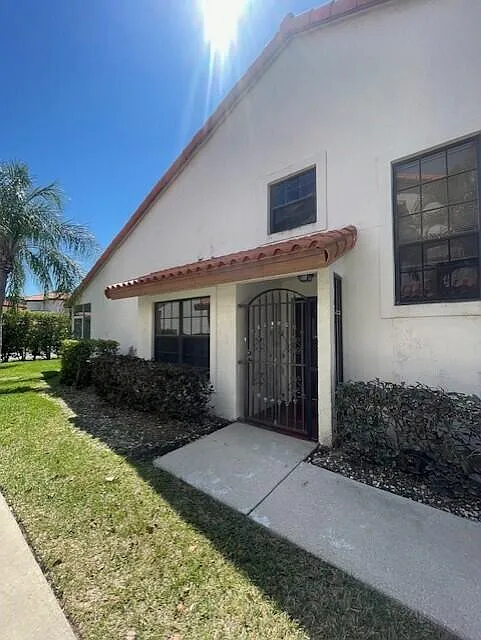 3 bed, 2.0 bath, 1481 sqft, $3,500 — Photo 2