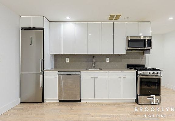 3rd image of 11 Crooke Ave APT 2F