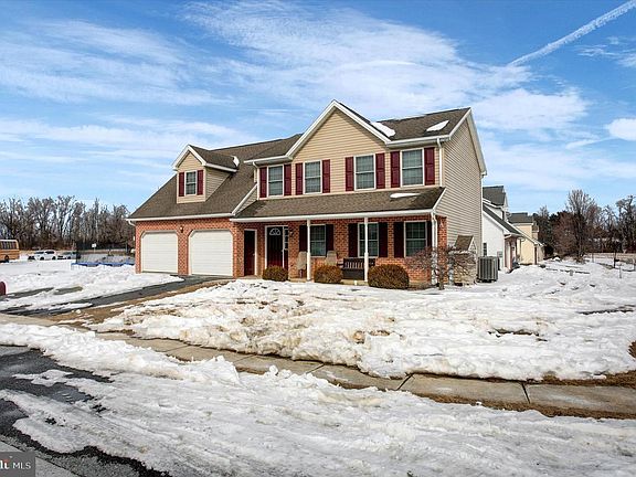 3rd image of 112 Baker And Russell Dr
