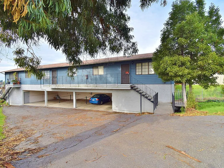 21955 Idena Ave — Photo 11