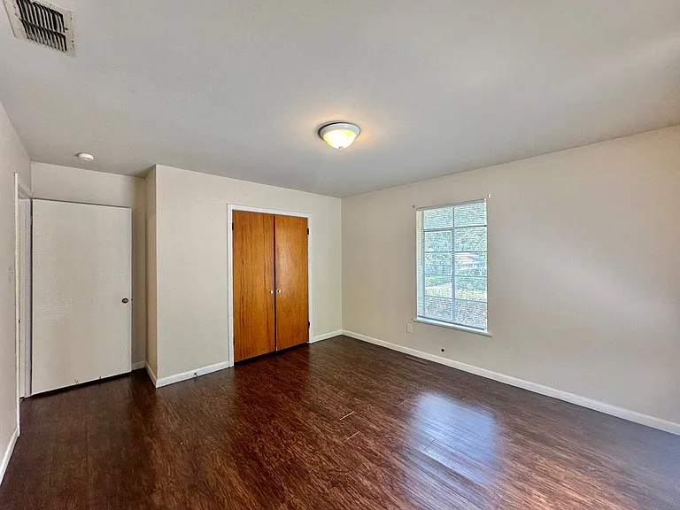 2805 Medina Dr — Photo 10