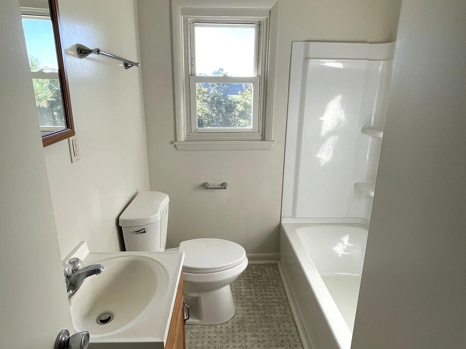 2 bed, 700 sqft, $1,200 — Photo 3