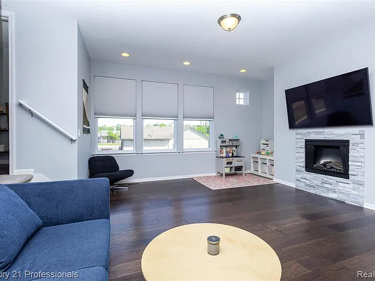 57 Kaprol Dr — Photo 7