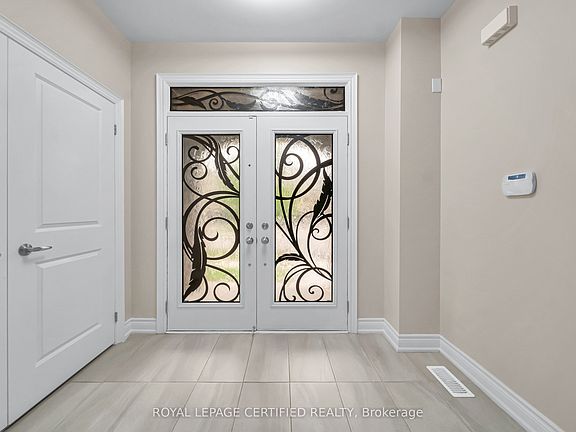 4th image of 18 Vineyard Dr