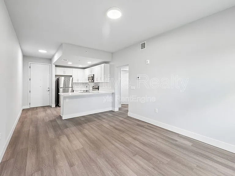Las Palmas Apartments — Photo 20