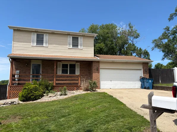 2 Parkwood Ct, Bethalto, IL 62010