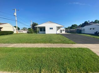 40 Elm Ln, Levittown, PA
