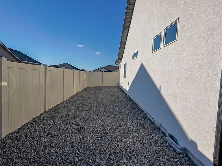1025 Adamite Rd — Photo 32