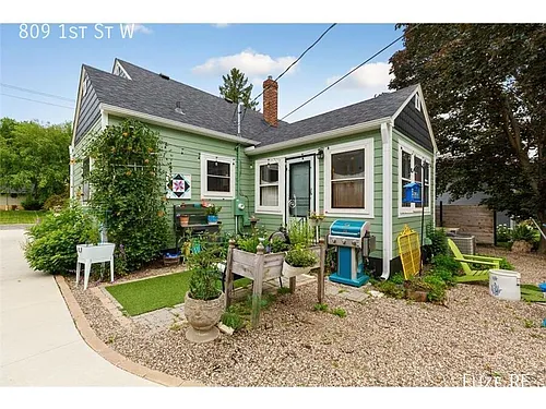 809 1st St W Photo 1 809 1st St W Photo 1
