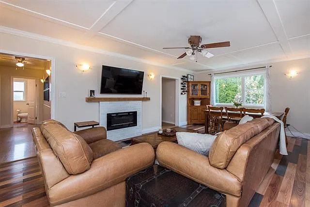 3 bed, 1397 sqft, $2,950 — Photo 4