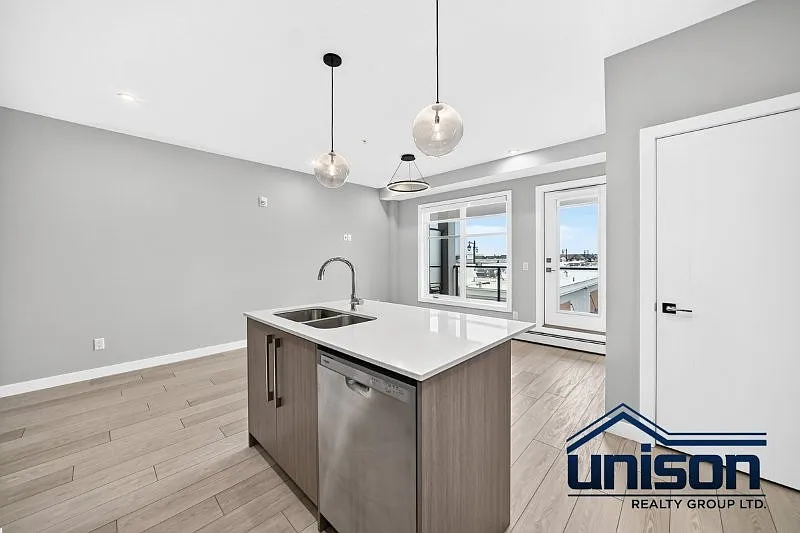 2 bed, 1000 sqft, $2,000 — Photo 2