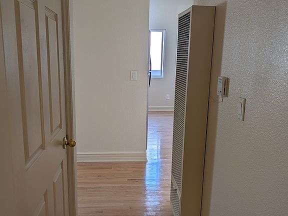 5th image of 149 S Manhattan Pl #207