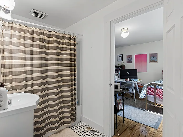 392 Park St #A — Photo 5