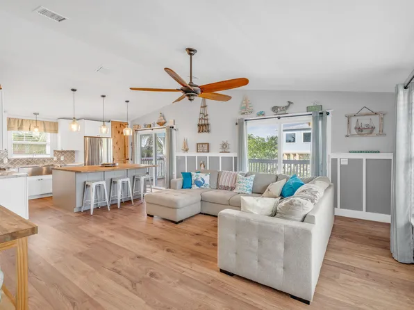 420 W Indies Dr, Ramrod Key, FL 33042