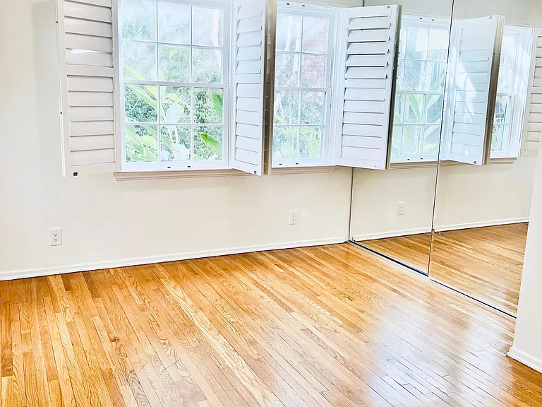 1256 Devon Ave — Photo 10