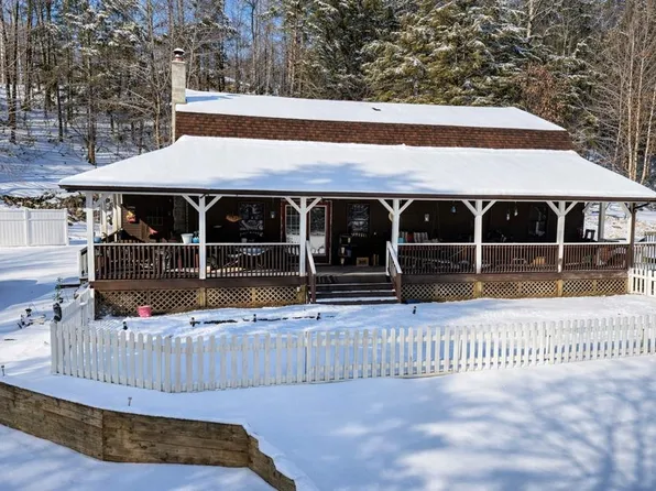 110 Breckenridge Rd, Bolt, WV 25817