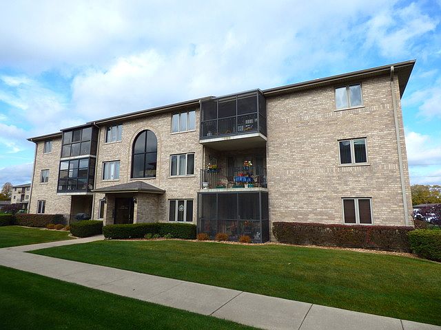 1st image of 13950 E Leamington Dr #208