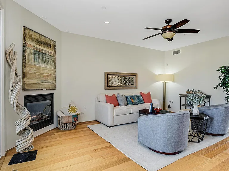 1413 Locust St — Photo 11