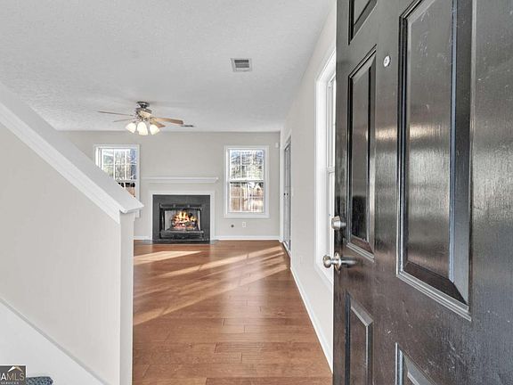 4th image of 1050 Daventry Xing