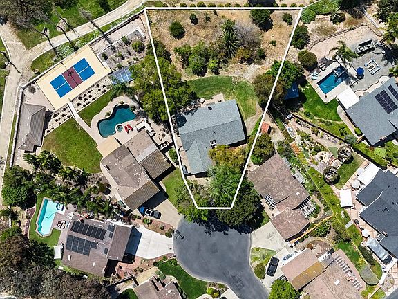 4th image of 761 Rocking Horse Rd