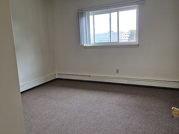 3rd image of 570 Harvey St APT 204