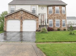 215 Wakefield Ave, Pataskala, OH 43062