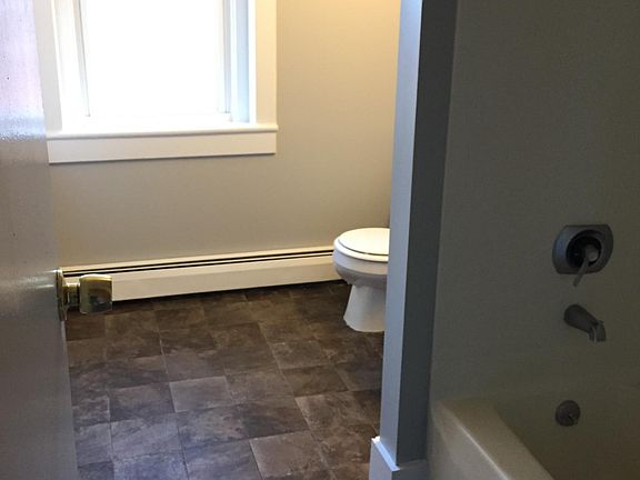 5th image of 101 W Race St APT 303