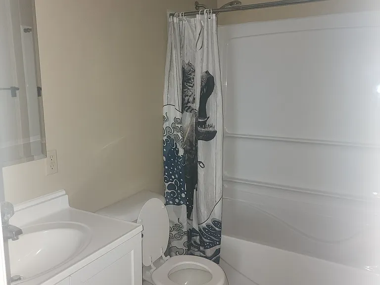 907 Greenview Ave — Photo 5