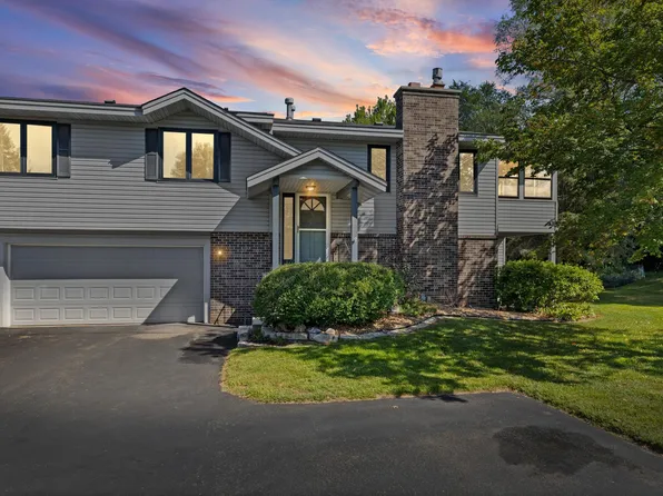 5642 Chatsworth St N, Shoreview, MN 55126