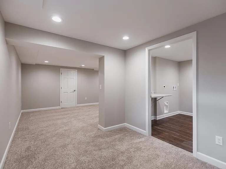 W170N8758 Edgewood Pl — Photo 22