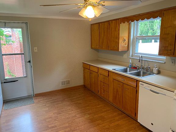 4th image of 450 Marta Dr