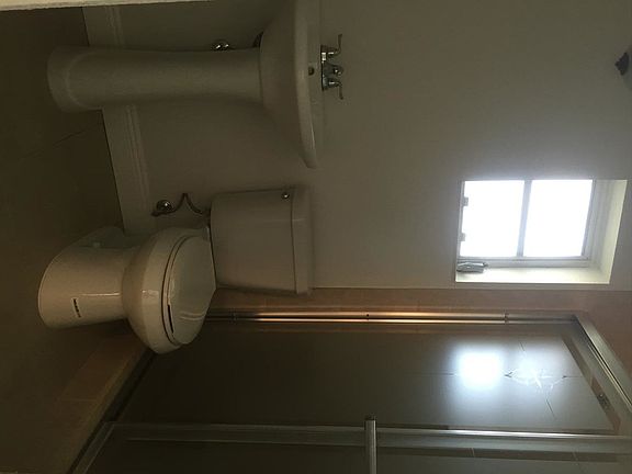 3rd image of 1271 W 61st Pl