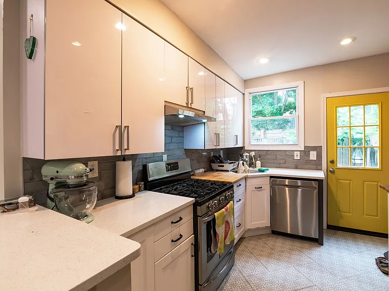 2042 E Fletcher St — Photo 8