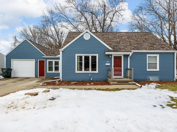 1443 Hollywood Blvd NE, Cedar Rapids, IA 52402