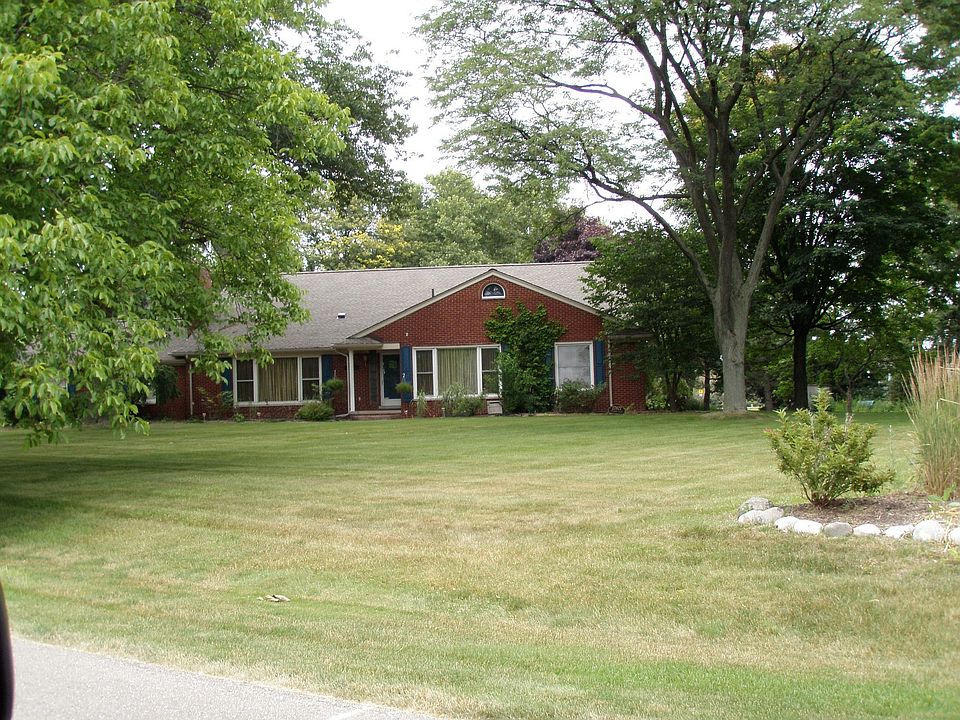 2nd image of 27877 Rainbow Cir