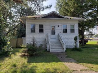 105 S 8th St, Benton, IL 62812