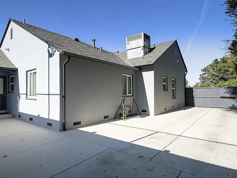 15328 Rayneta Dr — Photo 21